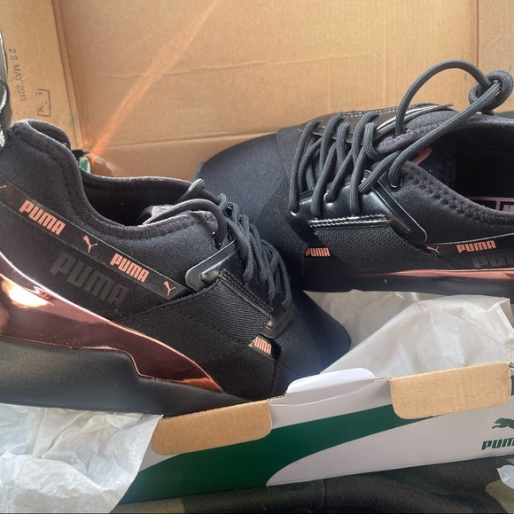 Brand new Pumas never worn - Picture 4 of 5